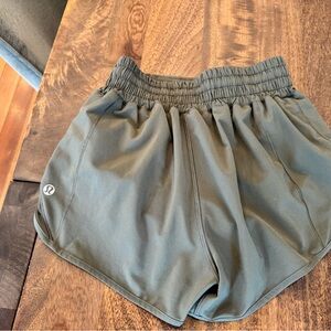 Hotty Hot High-Rise Lined Short 2.5” - Grey Eucalyptus